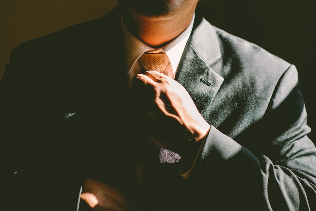 Graduate tying tie for Interview - Inexperienced